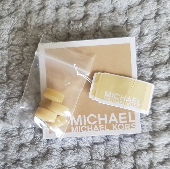 Michael Kors JetSet Champane Mother of Pearl Watch - Picture 5 of 5